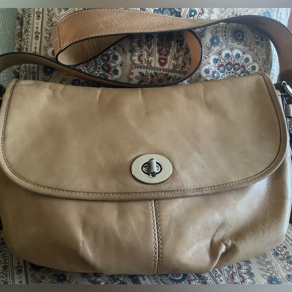 Coach Vtg Legacy Tan Leather Brown Lining D1069-F15170 Shoulder Bag